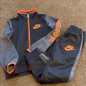 Nike tracksuit Sz 5